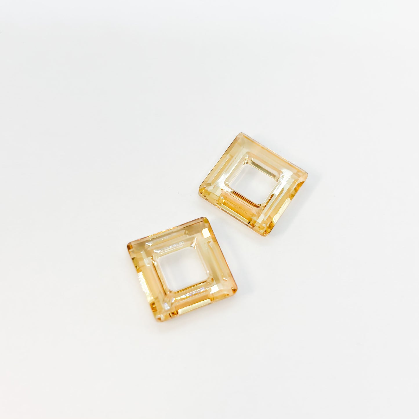 Cristaux Swarovski carré Golden shadow